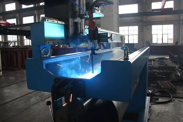 圓筒縱縫焊接機