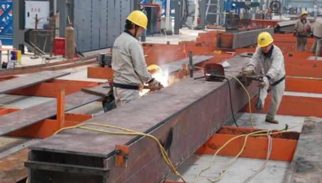 洲翔箱型梁生產(chǎn)線操作時(shí)的注意事項(xiàng)