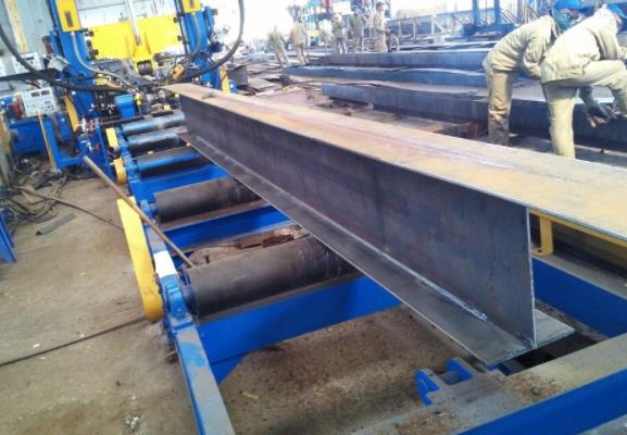 洲翔H型鋼拼焊矯一體機對比傳統(tǒng)焊接方式好在哪？