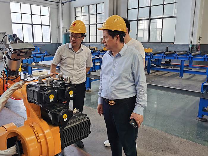 鎮(zhèn)黨委書記徐涵明走訪調(diào)研洲翔企業(yè)：加快創(chuàng)新產(chǎn)品研發(fā)，推動企業(yè)做大做強