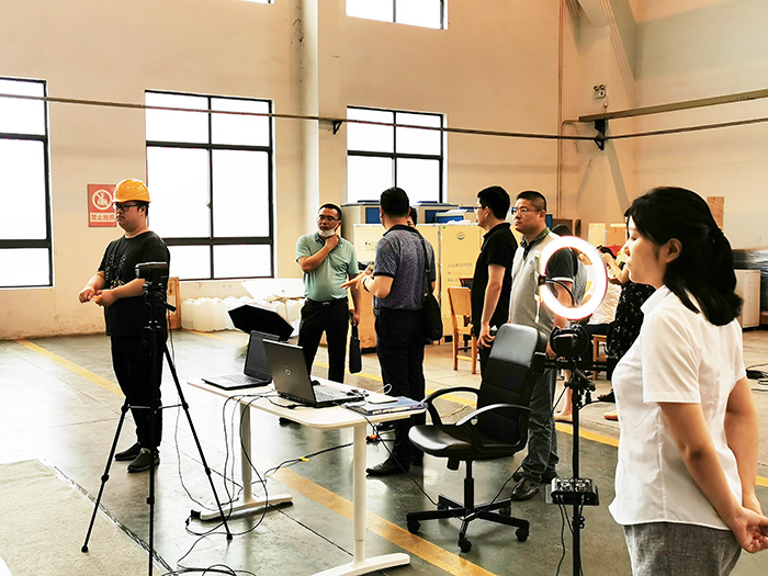 市商務(wù)局領(lǐng)導(dǎo)調(diào)研指導(dǎo)我司廣交會參展